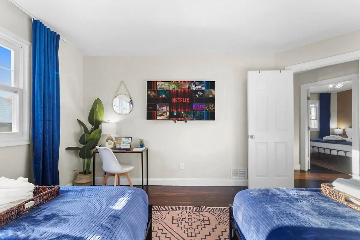 Train 2Min Walk, Free Parking, Pool Table, Nyc 30Min Apartment Bayonne