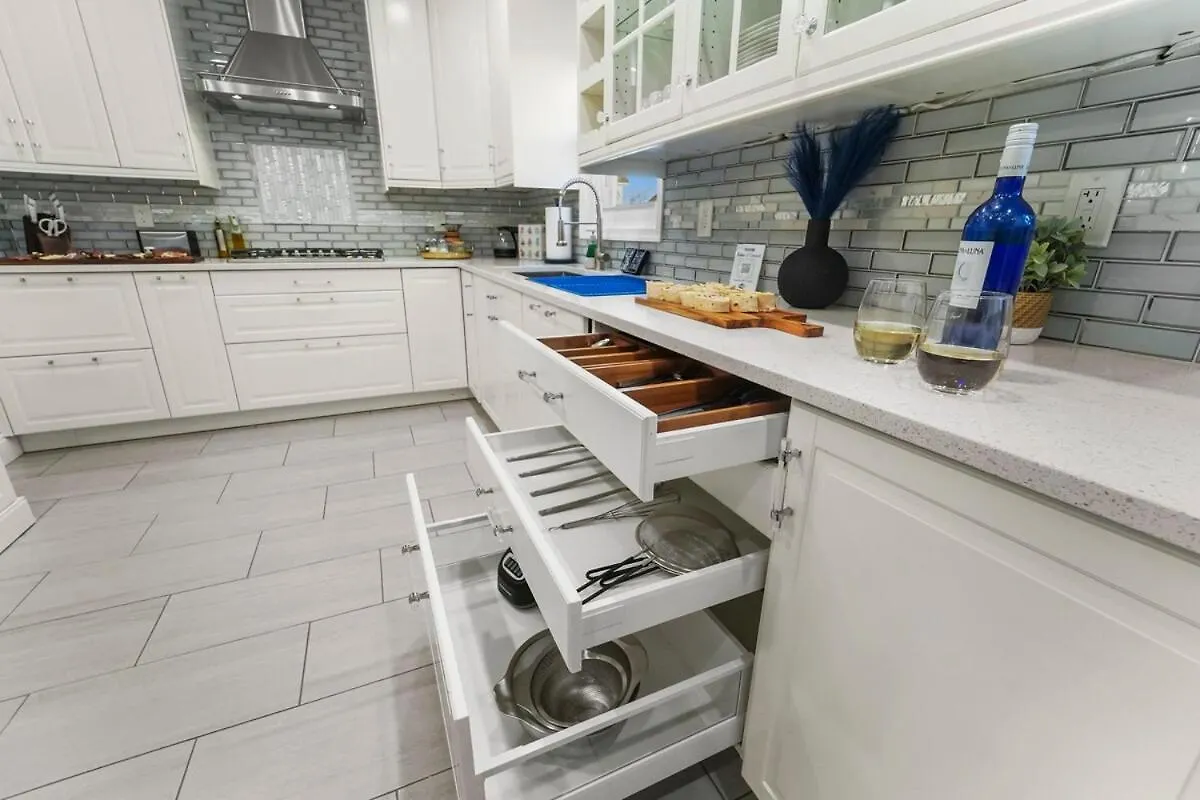 Train 2Min Walk, Free Parking, Pool Table, Nyc 30Min Apartment Bayonne