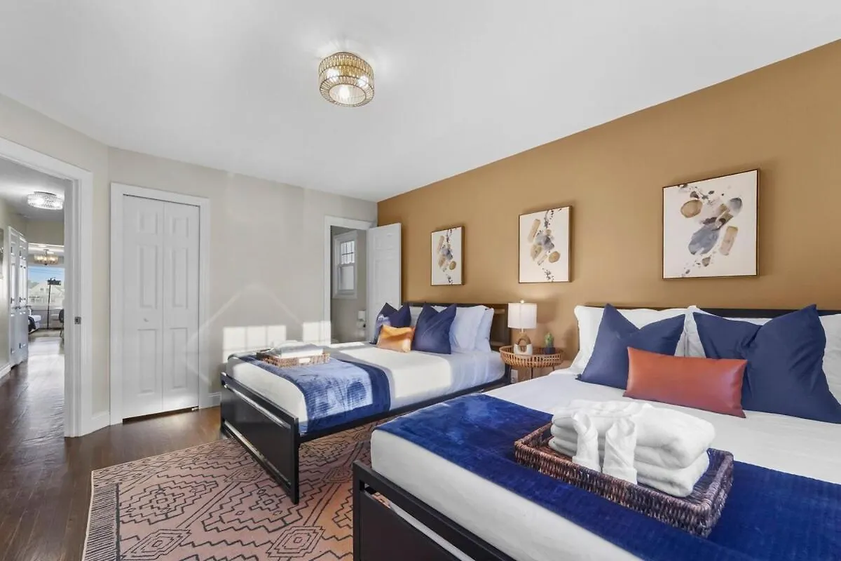 Train 2Min Walk, Free Parking, Pool Table, Nyc 30Min Apartment Bayonne