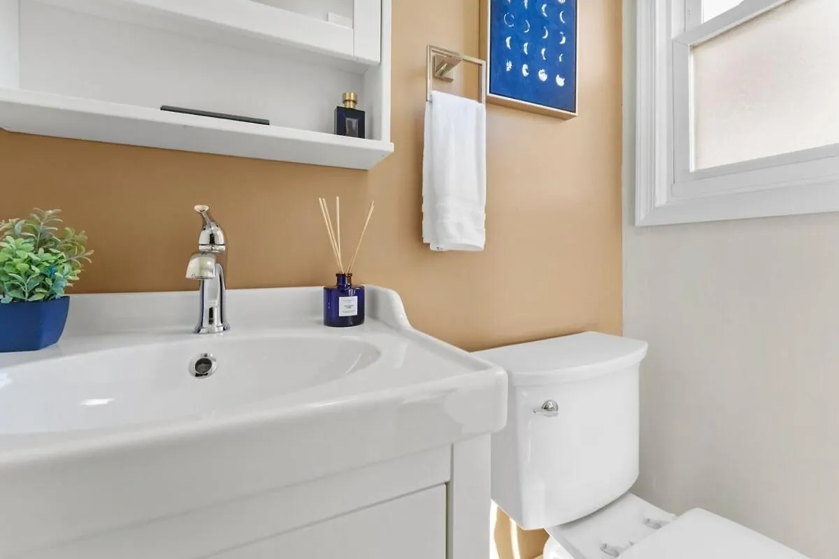 Train 2Min Walk, Free Parking, Pool Table, Nyc 30Min Apartment Bayonne