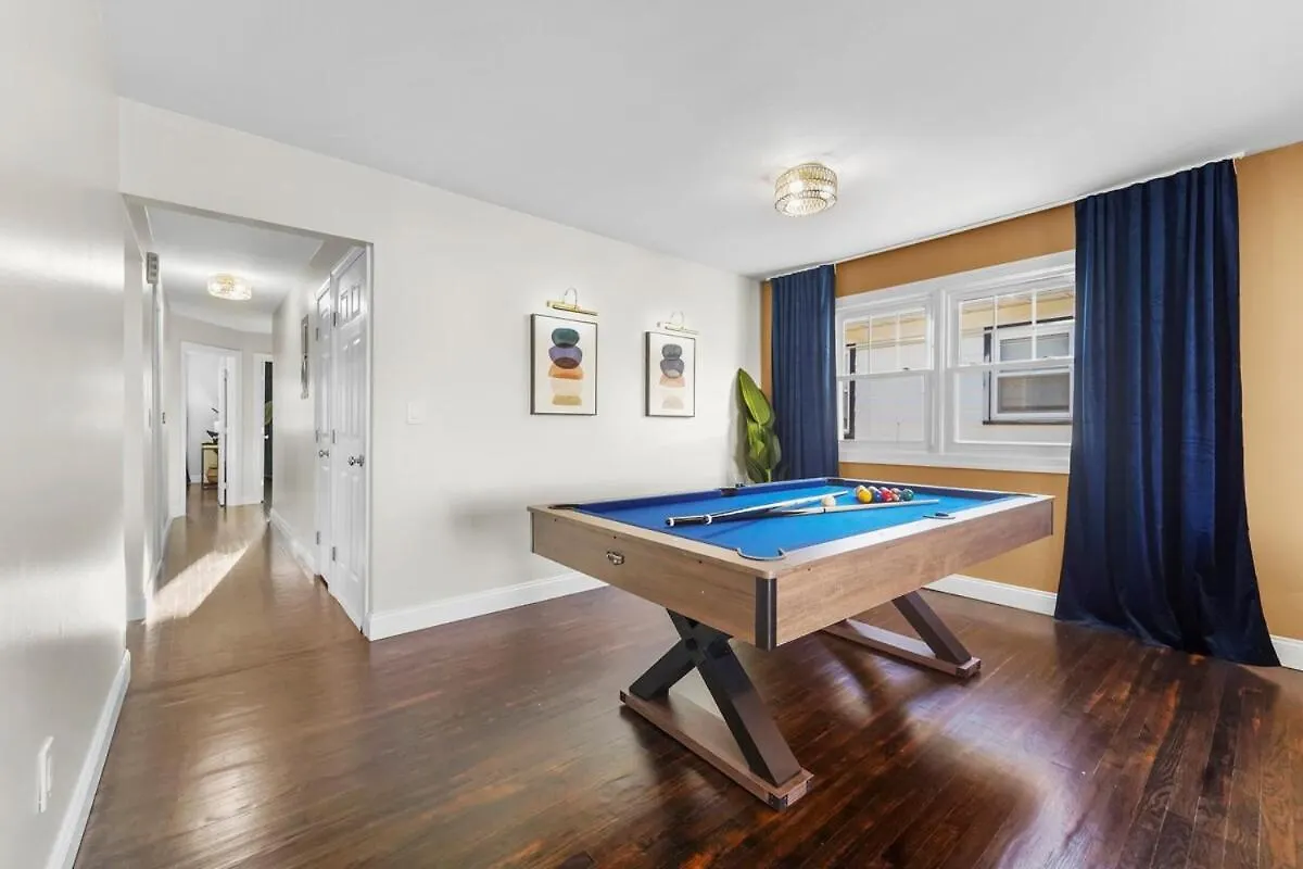 Train 2Min Walk, Free Parking, Pool Table, Nyc 30Min Apartment Bayonne
