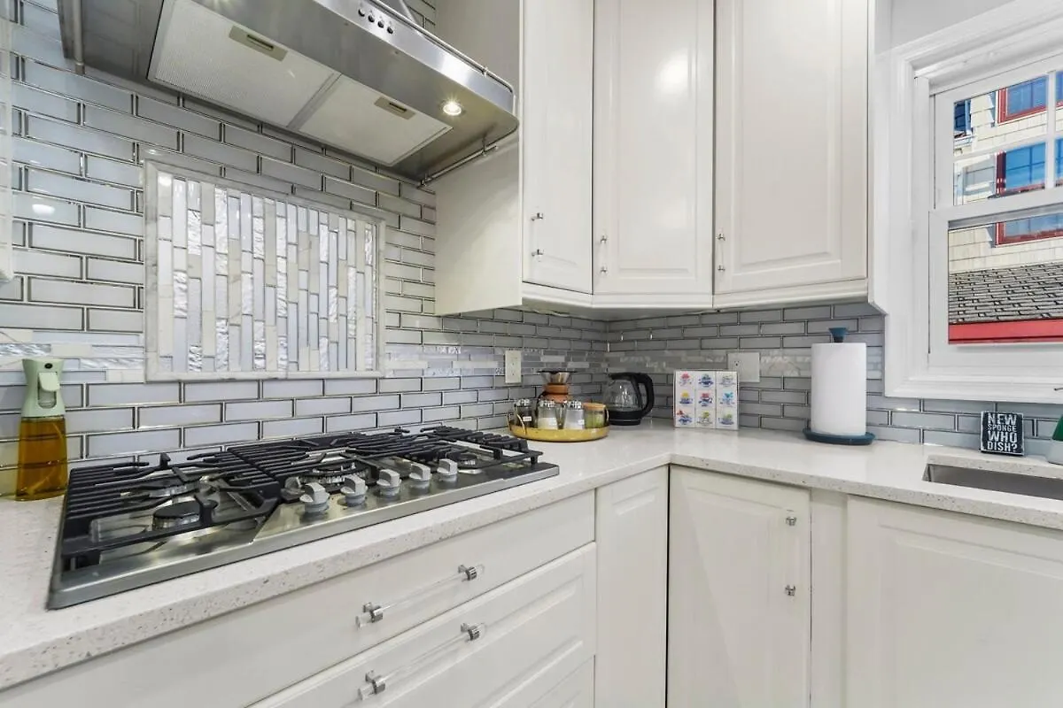 Train 2Min Walk, Free Parking, Pool Table, Nyc 30Min Apartment Bayonne
