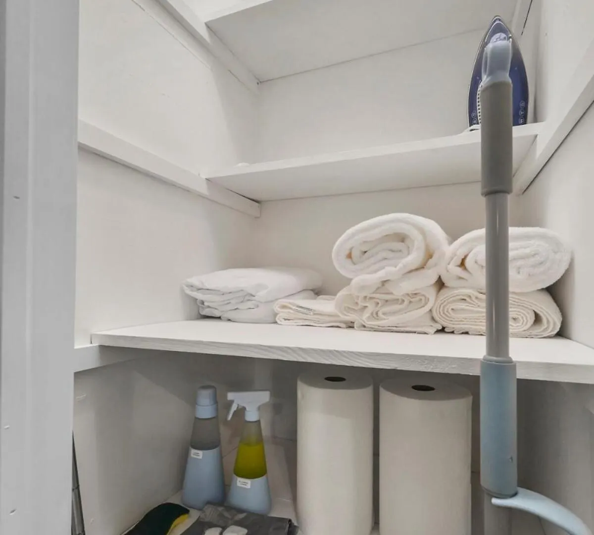 Train 2Min Walk, Free Parking, Pool Table, Nyc 30Min Apartment Bayonne